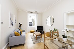 JOIVY Chic Flat Near Stockbridge Market W/ Patio