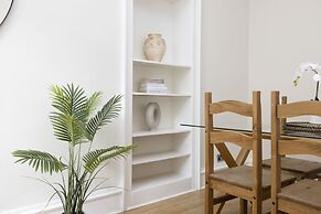 JOIVY Chic Flat Near Stockbridge Market W/ Patio