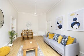 JOIVY Chic Flat Near Stockbridge Market W/ Patio