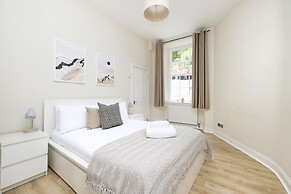 JOIVY Chic Flat Near Stockbridge Market W/ Patio