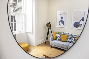 JOIVY Chic Flat Near Stockbridge Market W/ Patio