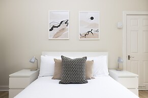 JOIVY Chic Flat Near Stockbridge Market W/ Patio