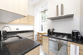 JOIVY Chic Flat Near Stockbridge Market W/ Patio