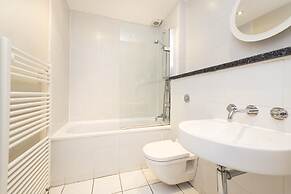 JOIVY Chic Flat Near Stockbridge Market W/ Patio