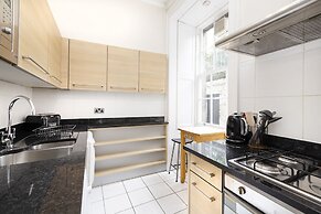 JOIVY Chic Flat Near Stockbridge Market W/ Patio