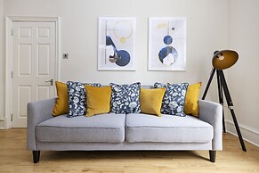 JOIVY Chic Flat Near Stockbridge Market W/ Patio