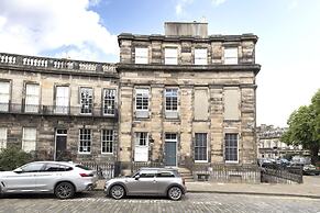 JOIVY Chic Flat Near Stockbridge Market W/ Patio