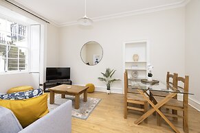 JOIVY Chic Flat Near Stockbridge Market W/ Patio
