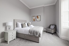 JOIVY Luxurious 2 Br Apt On Notable George Street