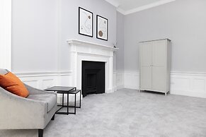 JOIVY Luxurious 2 Br Apt On Notable George Street