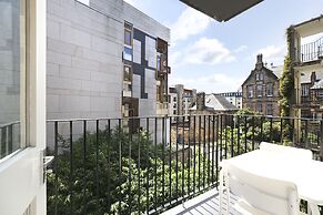 JOIVY Contemporary Royal Mile Apartment W/Balcony