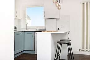 JOIVY Contemporary Royal Mile Apartment W/Balcony