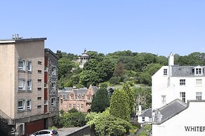 JOIVY Contemporary Royal Mile Apartment W/Balcony