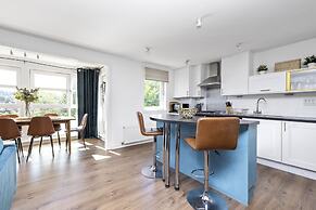 JOIVY Stunning 2-Bed Flat W/ Free Parking