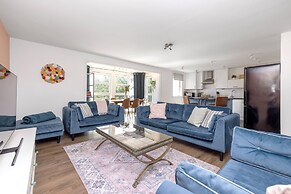 JOIVY Stunning 2-Bed Flat W/ Free Parking