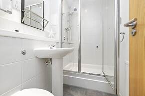 JOIVY Stunning 2-Bed Flat W/ Free Parking