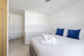 JOIVY Stunning 2-Bed Flat W/ Free Parking