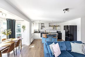 JOIVY Stunning 2-Bed Flat W/ Free Parking