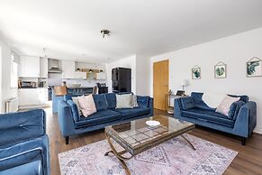 JOIVY Stunning 2-Bed Flat W/ Free Parking