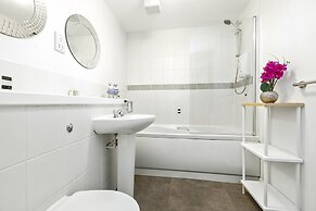 JOIVY Stunning 2-Bed Flat W/ Free Parking