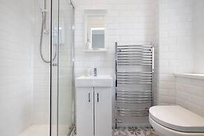 JOIVY 4-Bed Stylish Flat In Edinburgh City Centre