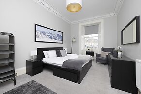 JOIVY 4-Bed Stylish Flat In Edinburgh City Centre