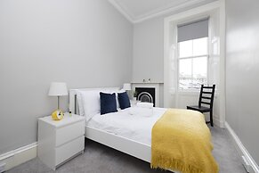 JOIVY 4-Bed Stylish Flat In Edinburgh City Centre