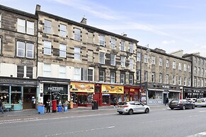 JOIVY 4-Bed Stylish Flat In Edinburgh City Centre