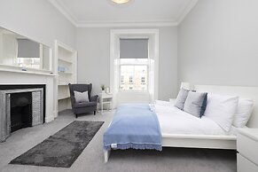 JOIVY 4-Bed Stylish Flat In Edinburgh City Centre