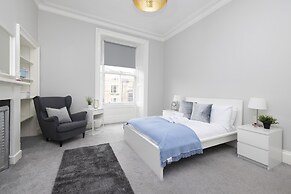JOIVY 4-Bed Stylish Flat In Edinburgh City Centre