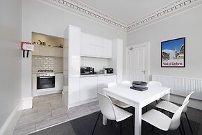 JOIVY 4-Bed Stylish Flat In Edinburgh City Centre