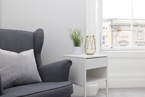 JOIVY 4-Bed Stylish Flat In Edinburgh City Centre