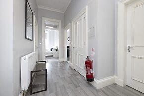 JOIVY 4-Bed Stylish Flat In Edinburgh City Centre