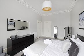 JOIVY 4-Bed Stylish Flat In Edinburgh City Centre