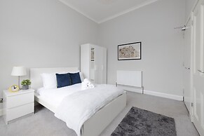 JOIVY 4-Bed Stylish Flat In Edinburgh City Centre