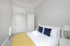 JOIVY 4-Bed Stylish Flat In Edinburgh City Centre