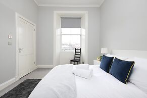 JOIVY 4-Bed Stylish Flat In Edinburgh City Centre