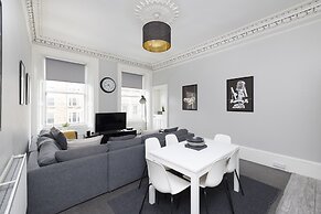 JOIVY 4-Bed Stylish Flat In Edinburgh City Centre