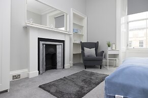 JOIVY 4-Bed Stylish Flat In Edinburgh City Centre
