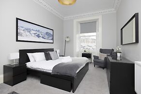 JOIVY 4-Bed Stylish Flat In Edinburgh City Centre
