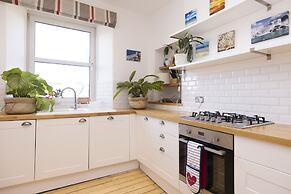 JOIVY Gorgeous 1-Bed Flat With A Shared Garden