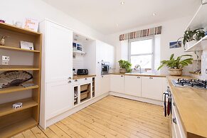 JOIVY Gorgeous 1-Bed Flat With A Shared Garden