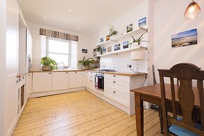 JOIVY Gorgeous 1-Bed Flat With A Shared Garden