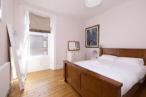 JOIVY Gorgeous 1-Bed Flat With A Shared Garden