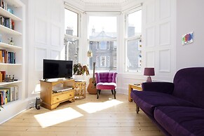 JOIVY Gorgeous 1-Bed Flat With A Shared Garden