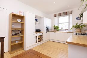JOIVY Gorgeous 1-Bed Flat With A Shared Garden