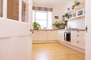 JOIVY Gorgeous 1-Bed Flat With A Shared Garden