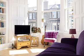 JOIVY Gorgeous 1-Bed Flat With A Shared Garden