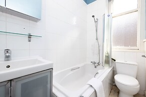 JOIVY Gorgeous 1-Bed Flat With A Shared Garden