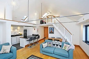 JOIVY Cosy 2-Bed Apt In The Old Town With Mezzanine